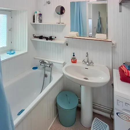 Vakantiehuis 2 Bedroom In Taden